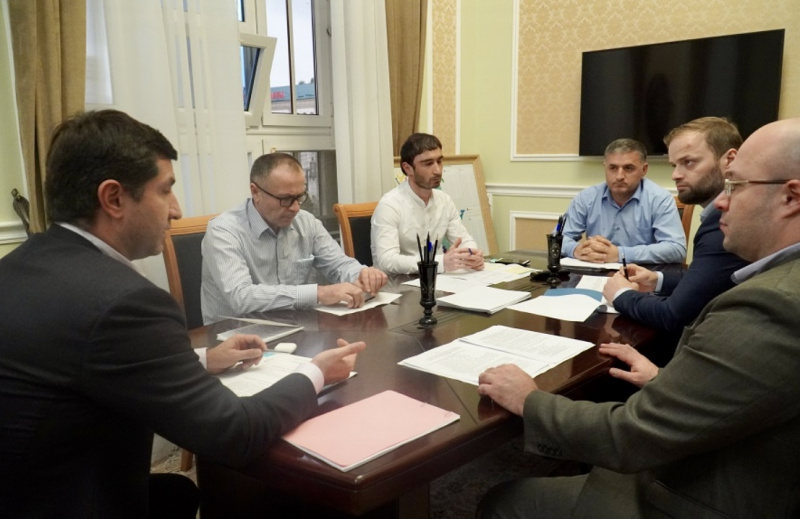 Деятельность инвестпроектов, реализуемых при участии КРД, обсудили в Правительстве Дагестана